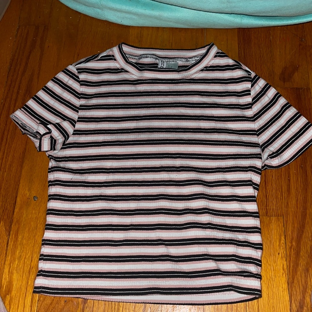Pink black and white short sleeves shirt size M